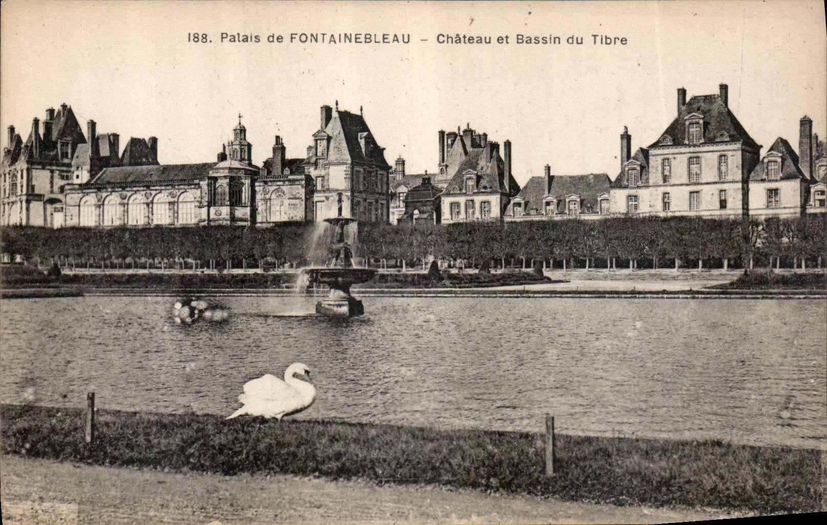 Palais de FONTAINEBLEAU – Château et Bassin du Tibre — Édition CPAPHIL n°188