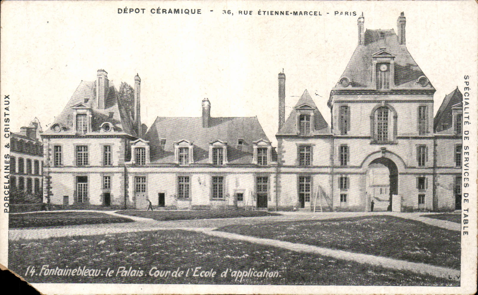 Fontainebleau - Le Palais. Cour de l'École d'application — Dépot Céramique, 36, rue Étienne-Marcel, Paris — Porcelaines & Cristaux