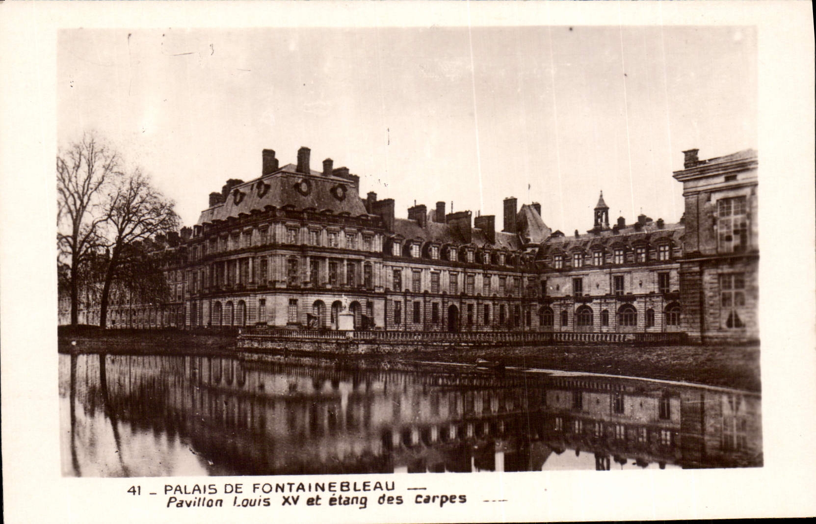 Palais de Fontainebleau — Pavillon Louis XV et étang des Carpes — 41