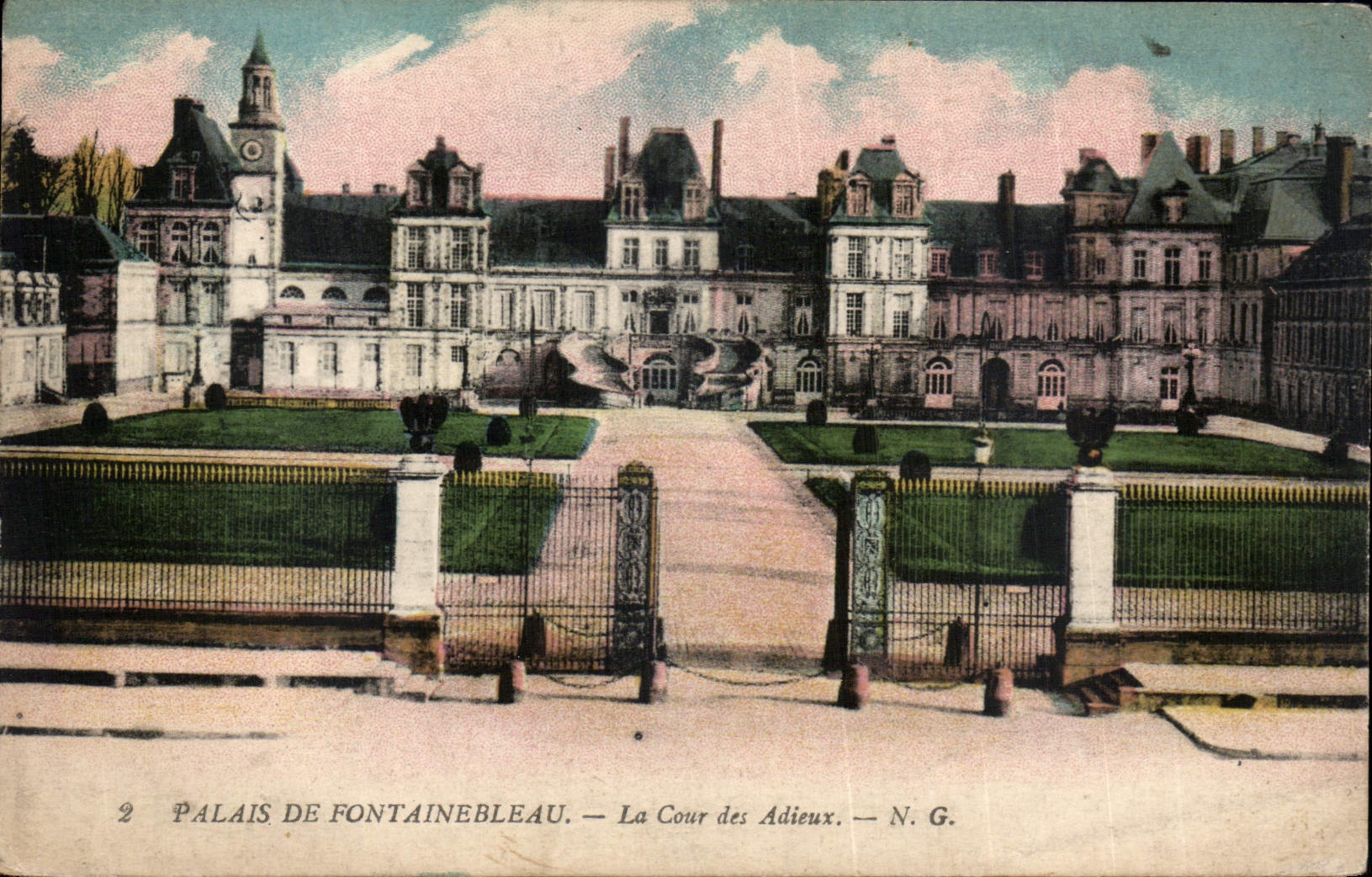 Palais de Fontainebleau — La Cour des Adieux — N. G.