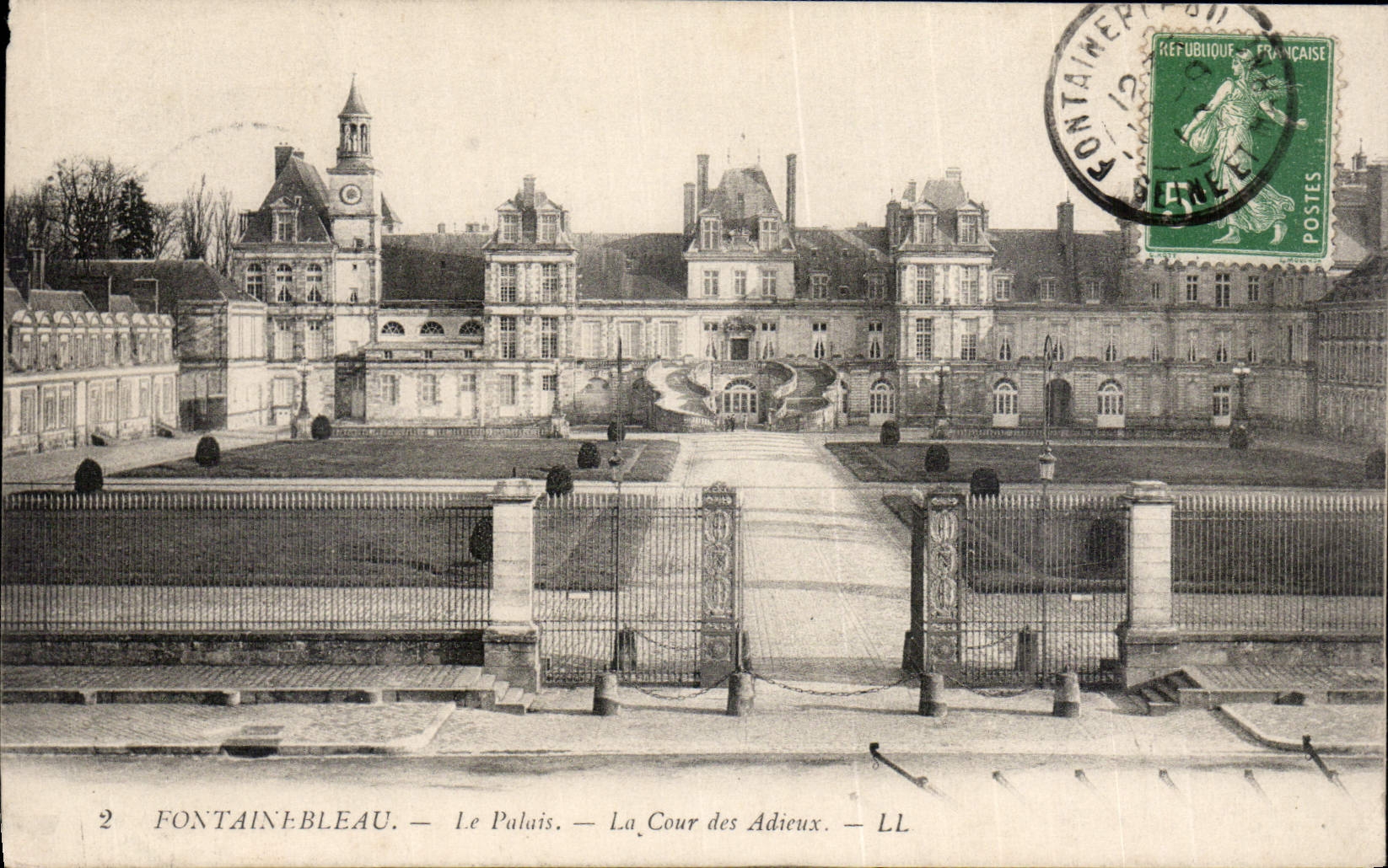 Fontainebleau — Das Schloss — Die Cour des Adieux — LL