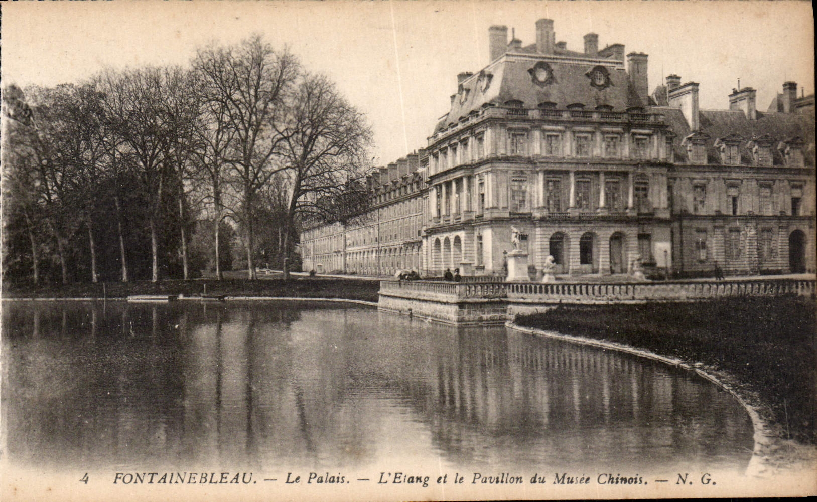 Fontainebleau — Le Palais — L'Etang et le Pavillon du Musée Chinois — N. G.