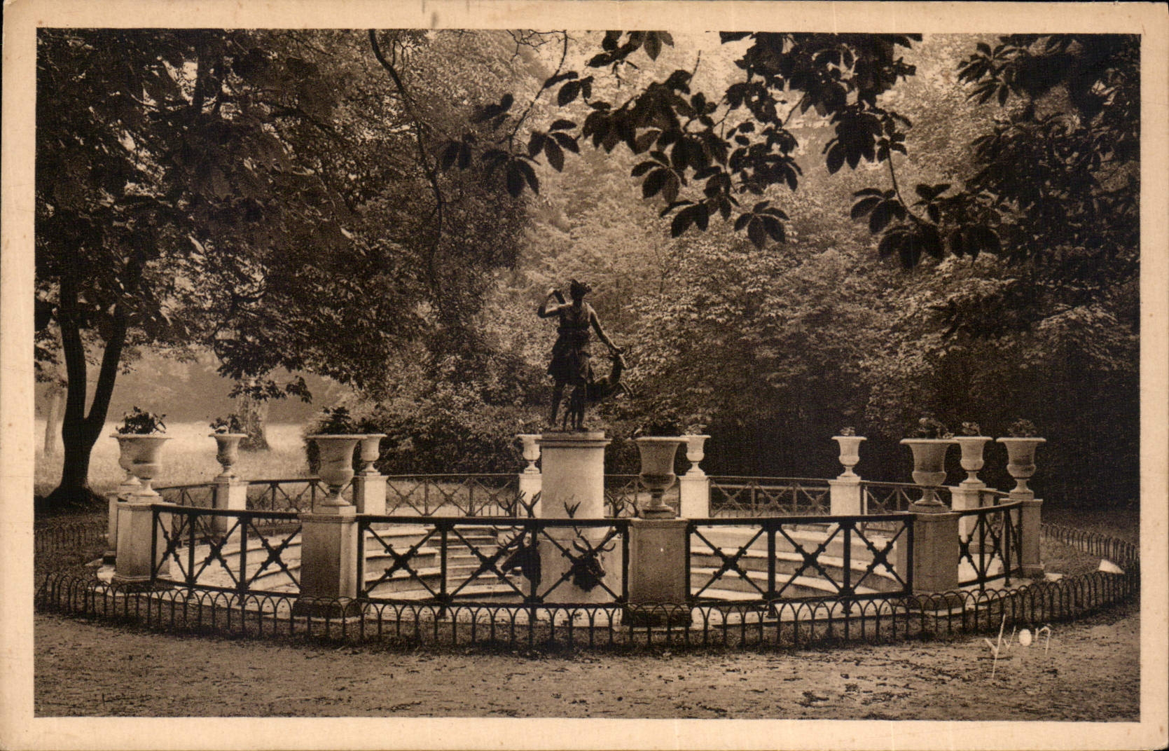 Gärten des Palastes - Fontäne der Diana — Les Éditions d'Art, Paris