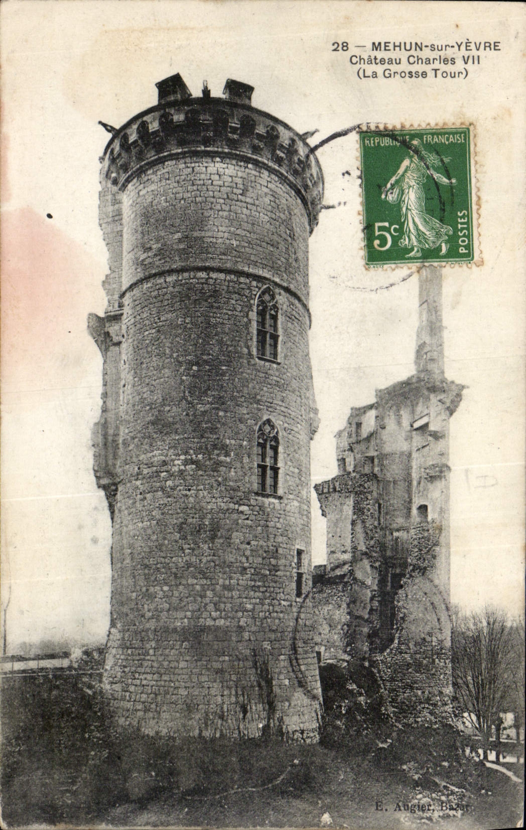 Mehun-sur-Yèvre — Castillo de Carlos VII (La Grosse Tour) — E. Augier, Bazar