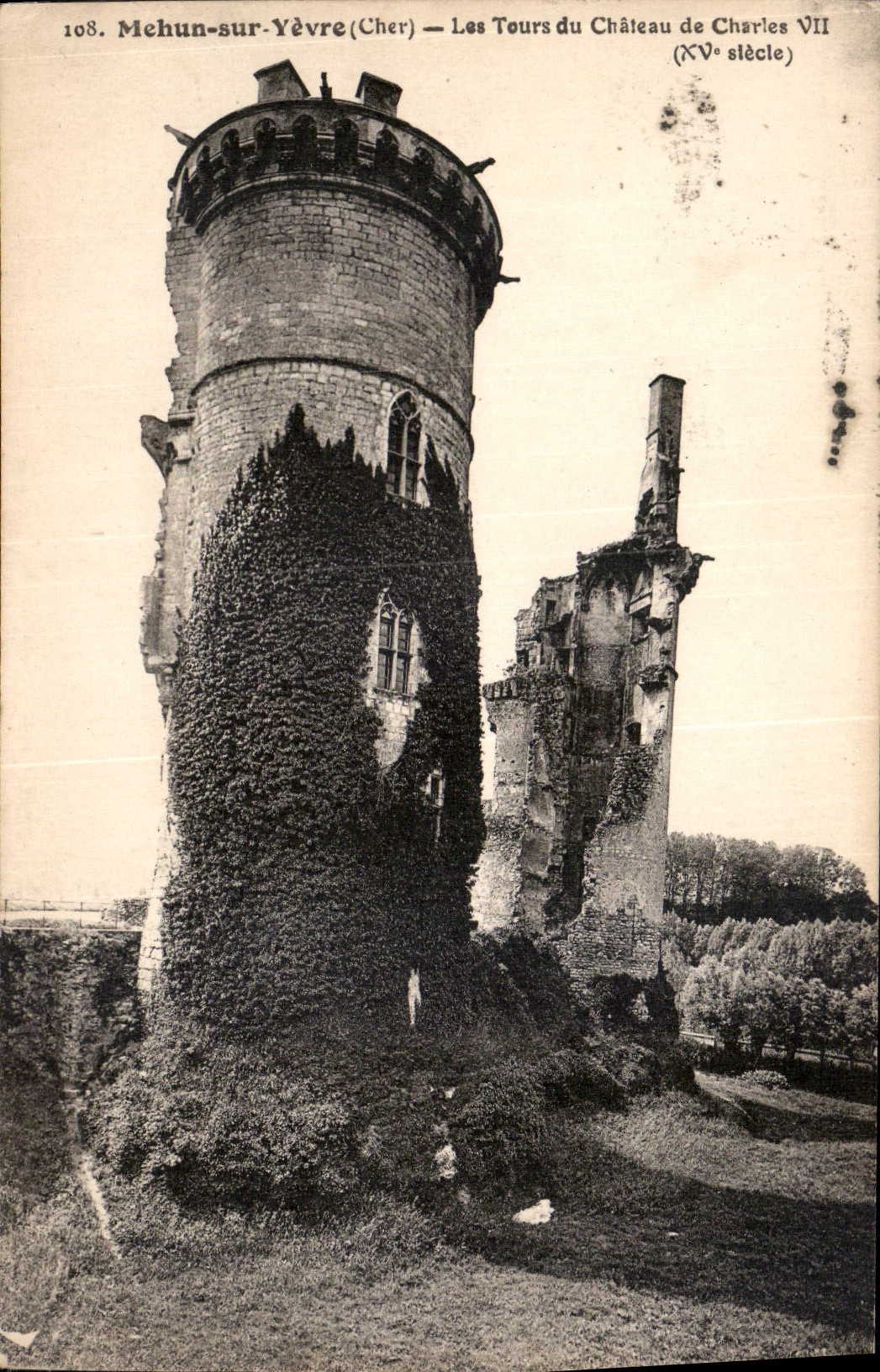 Mehun-sur-Yèvre (Cher) — Les Tours du Château de Charles VII (XVe siècle)