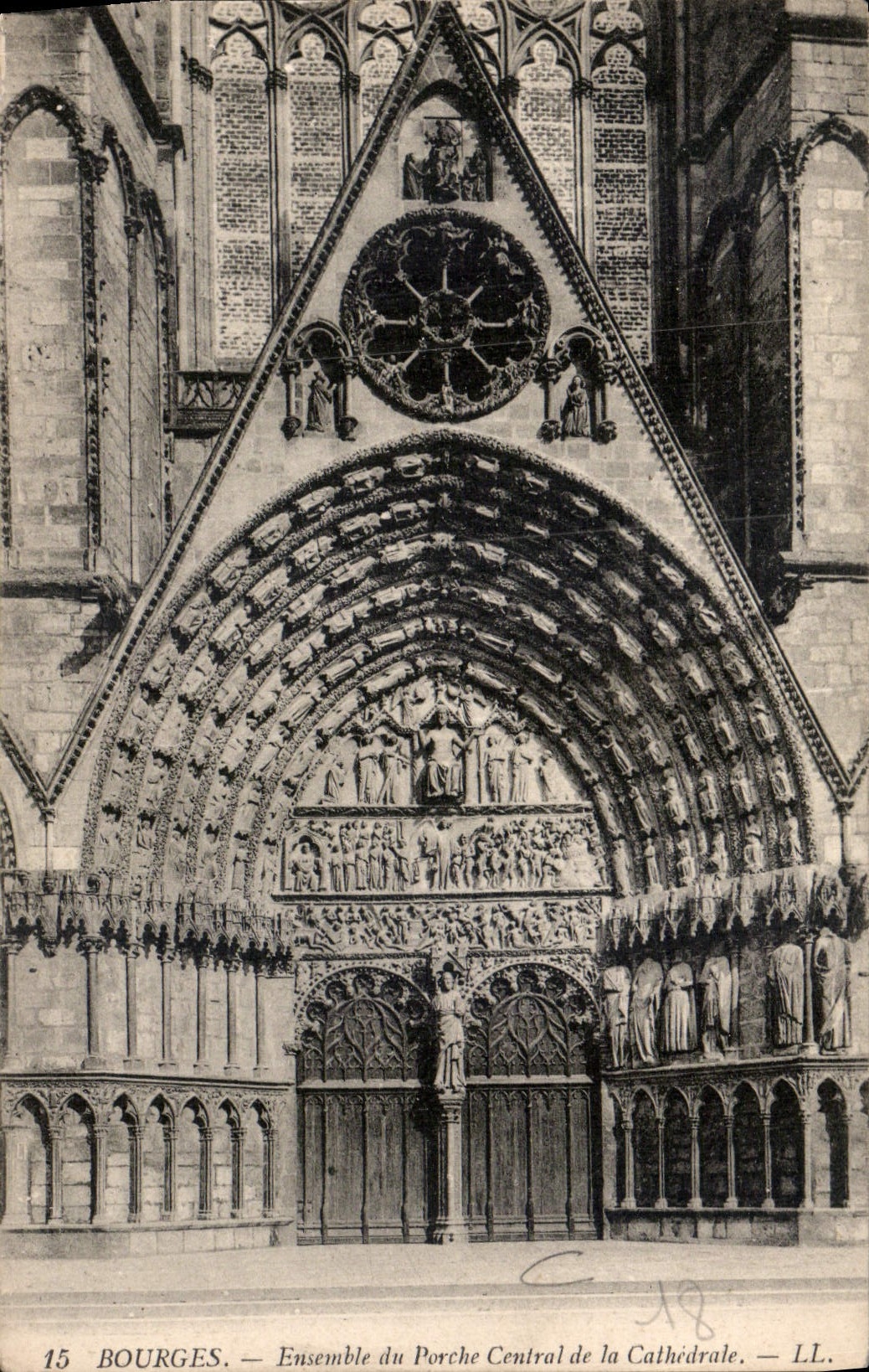 CPA Bourges Ensemble du Porche Central de la Cathedrale 