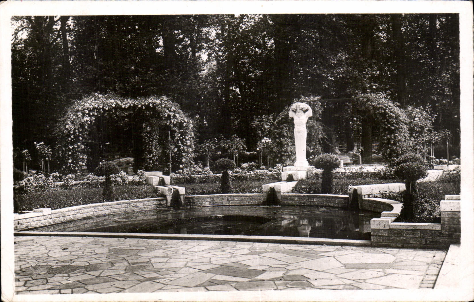 CPA Bourges Cher Jardin des Pres Fichaux la Fontaine du Dieu Pan 