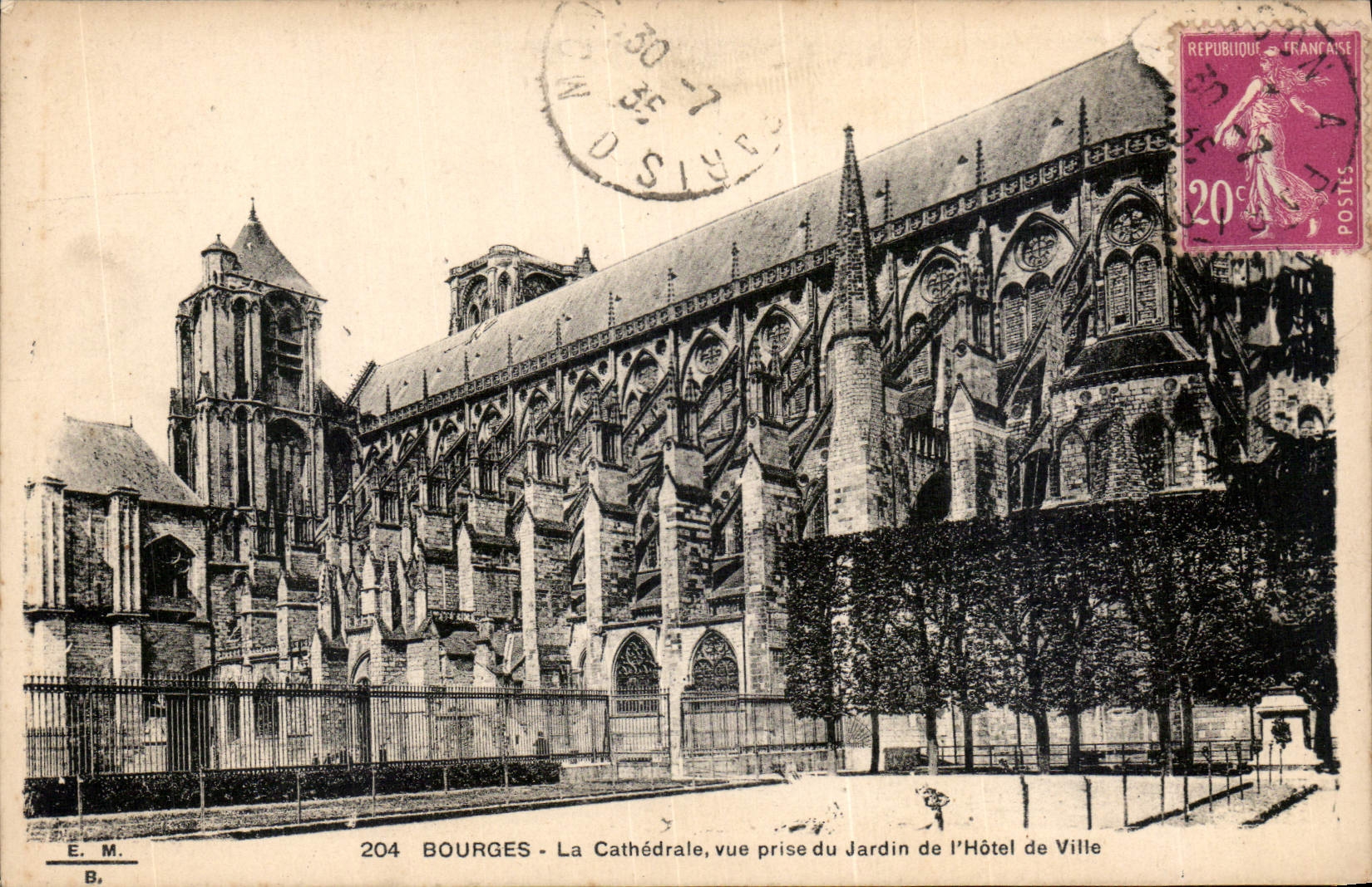 Bourges - La Cathédrale, vue prise du Jardin de l'Hôtel de Ville — E.M. n°204
