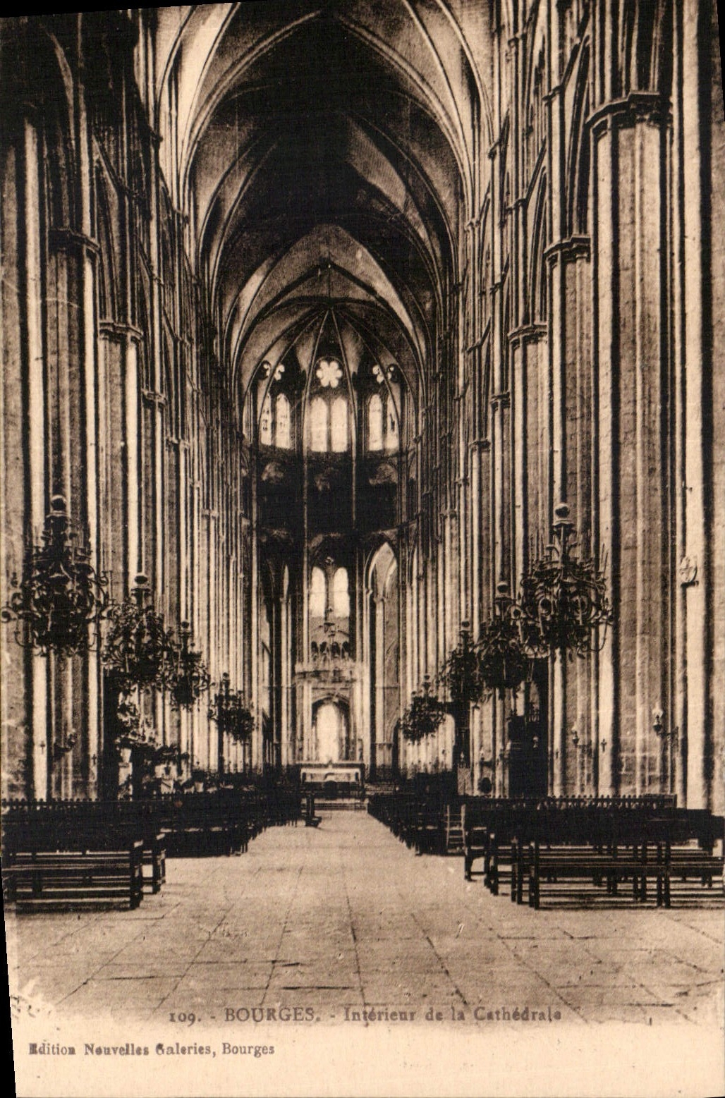 Bourges - Intérieur de la Cathédrale — Édition Neuvelles Galeries, Bourges, n°109