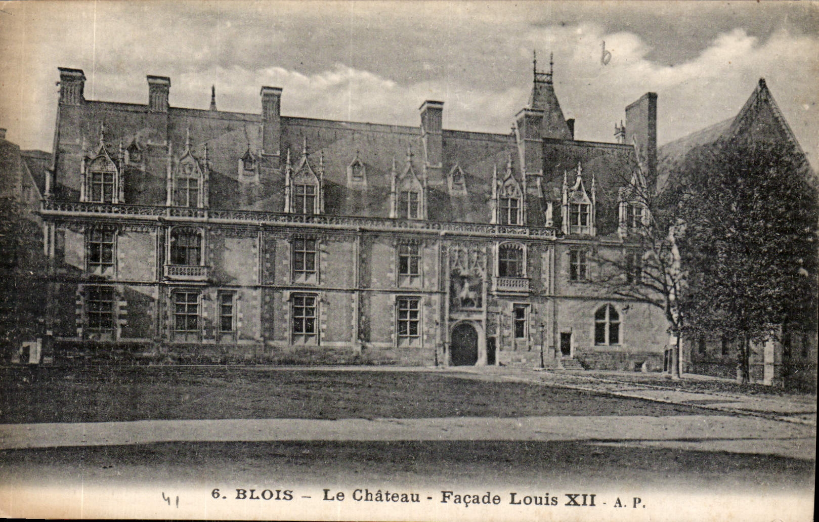 CPA Blois le Chateau Facade Louis XII 