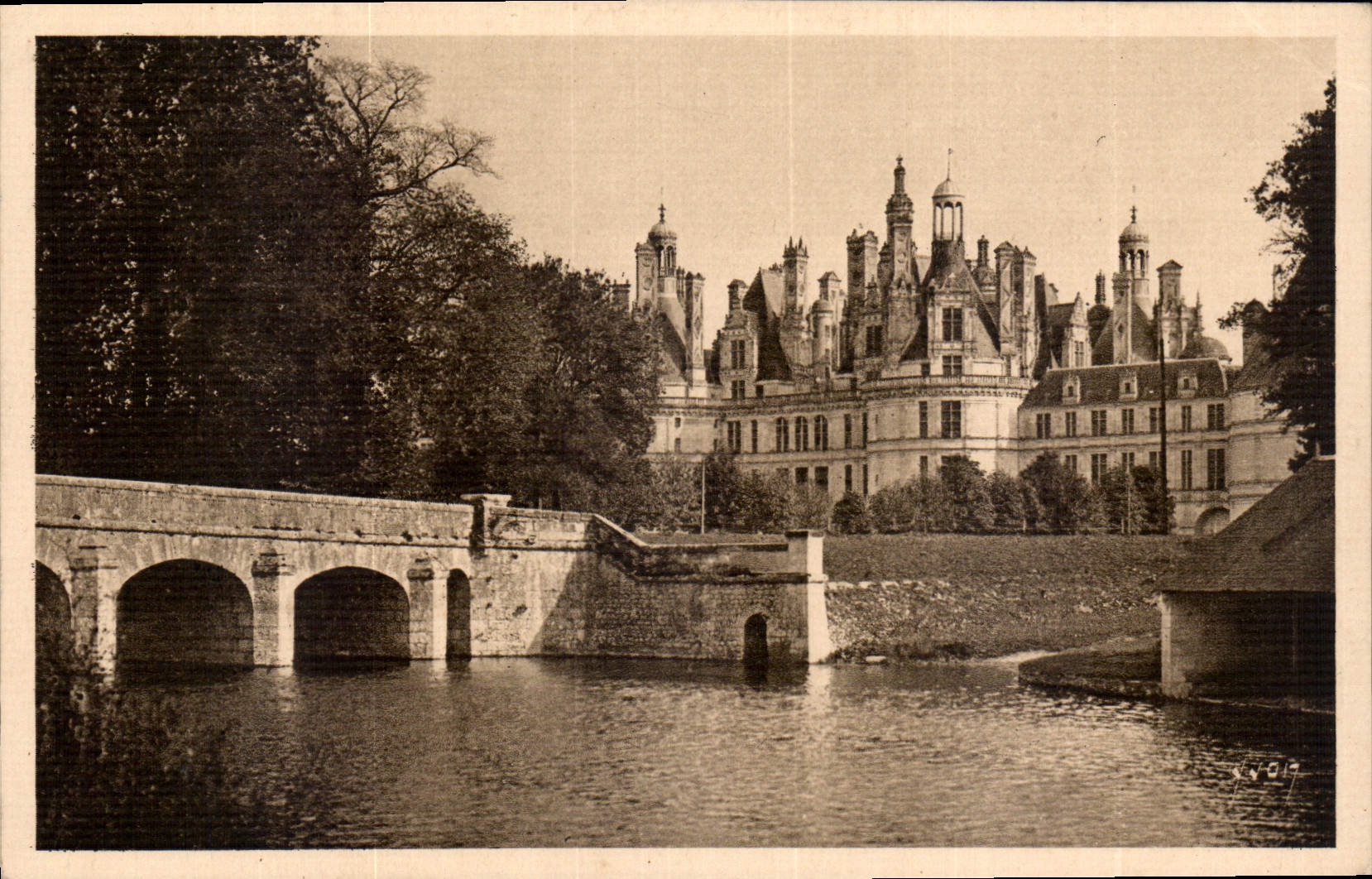 Chambord (Loir-et-Cher) — Le Pont sur le Cosson et le Château — Les Éditions d'Art 'VON', Paris