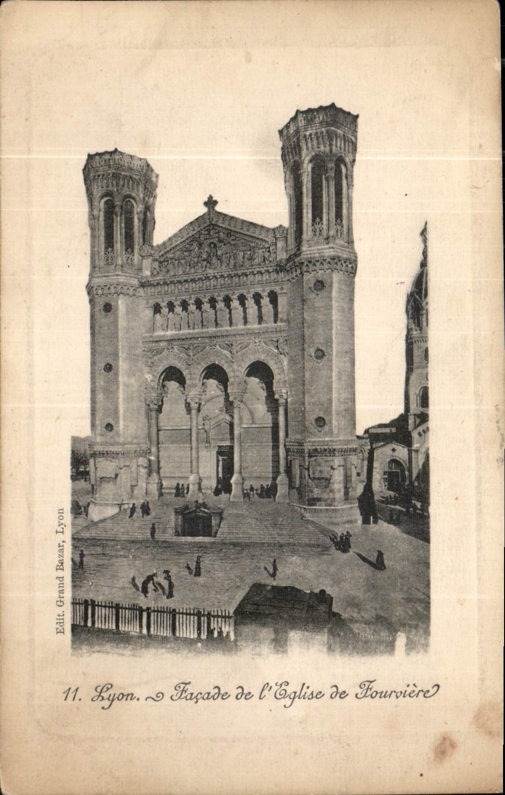 CPA Lyon Facade de l'Eglise de Fourvriere 