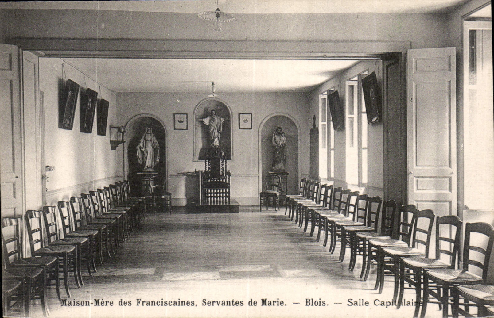 CPA Maison Mere des Franciscaines Servantes de Marie Blois Salle Capitulaire 
