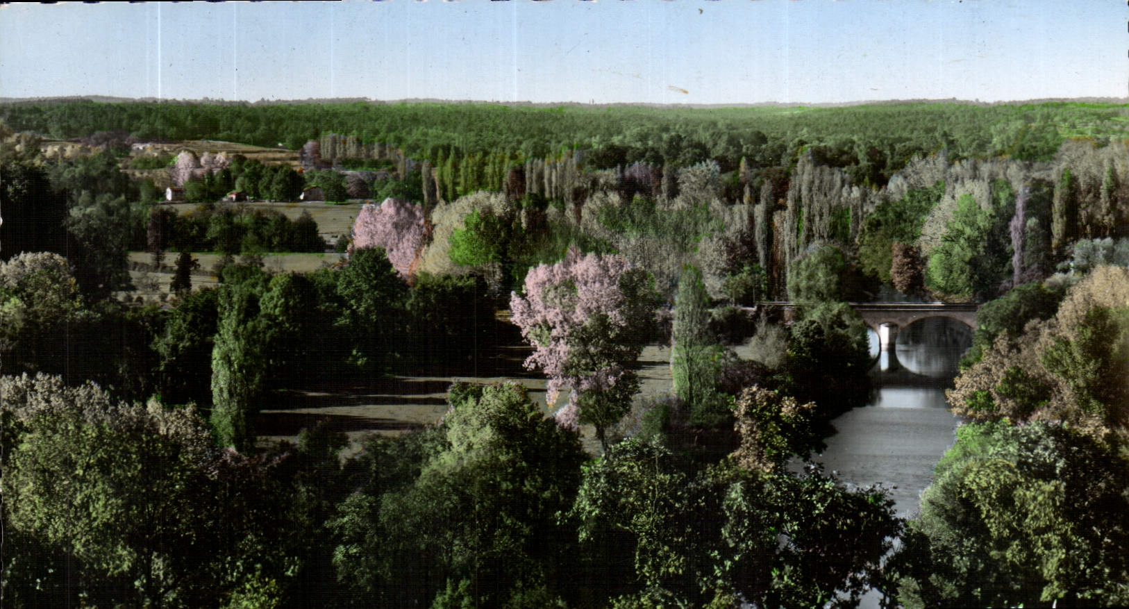 Vallée de la Dronne — vue de la Terrasse — Éditions Charentaises d'Art A. GILBERT