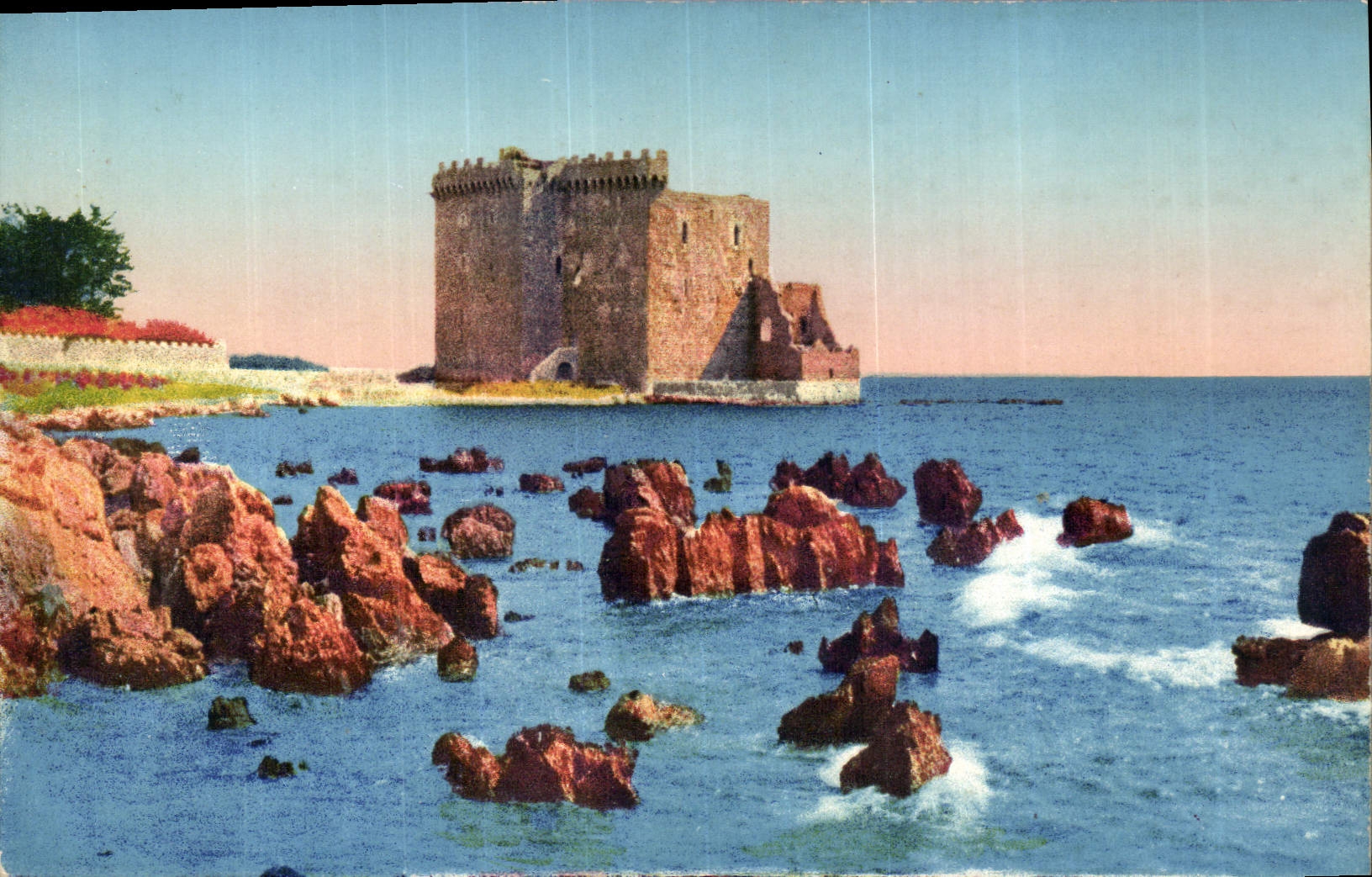 Ile Saint-Honorat — Monastère fortifié et récifs — Photochrome A.D.I.A., Nice