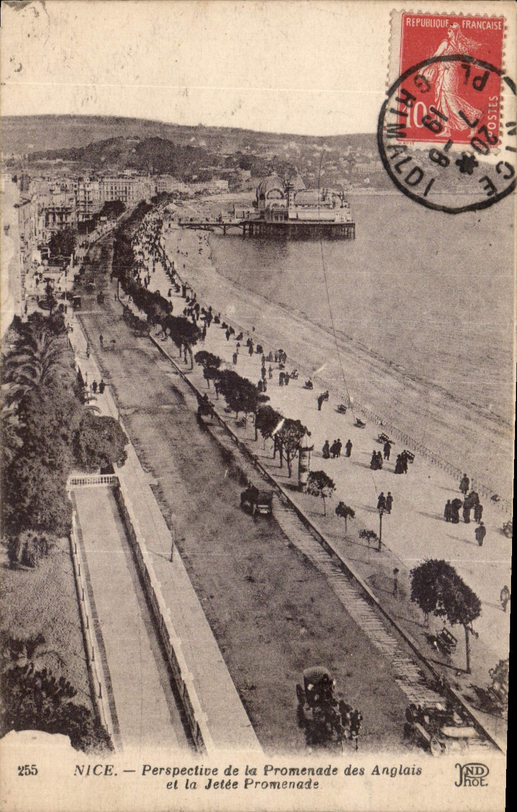 CPA Nice Perspective de la Promenade des Anglais et la Jetee Promenade 