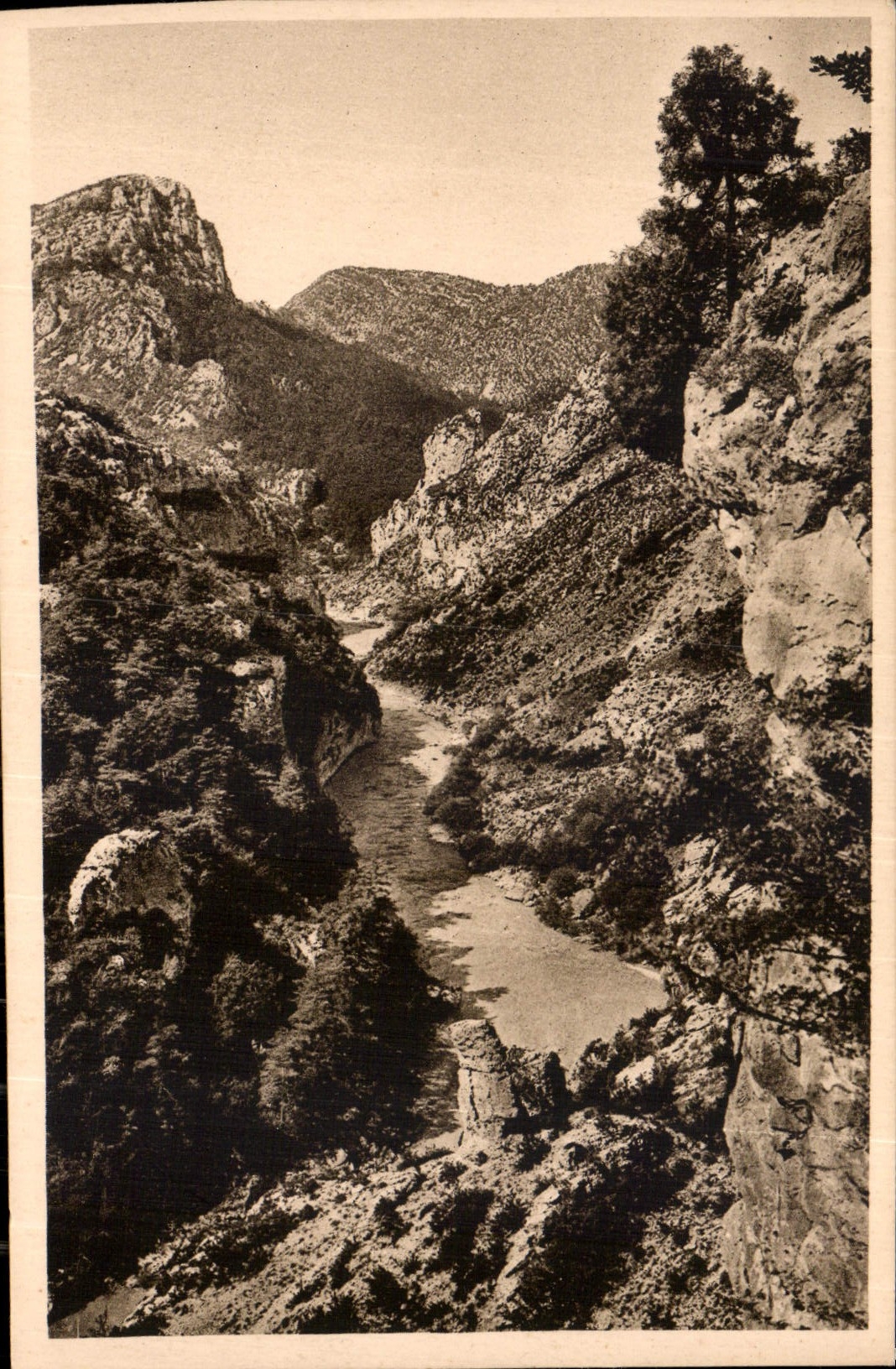 CPA Le Verdon B A les gorges en amont de Rougon 
