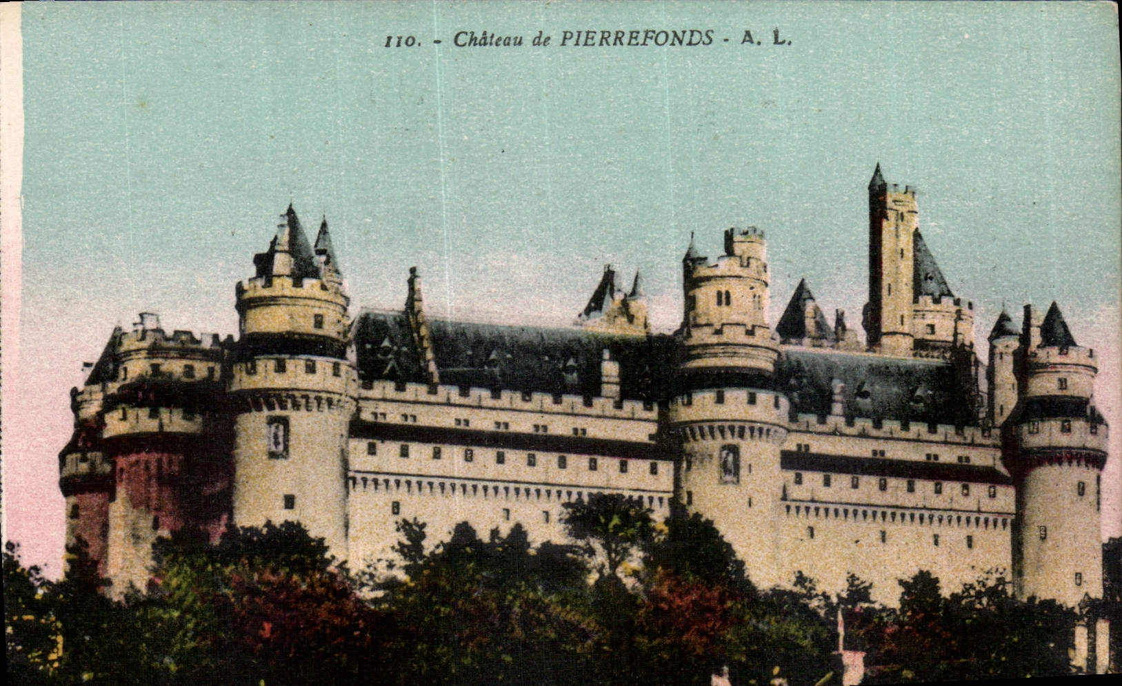 Château de PIERREFONDS — vue panoramique — A. L. n° 110