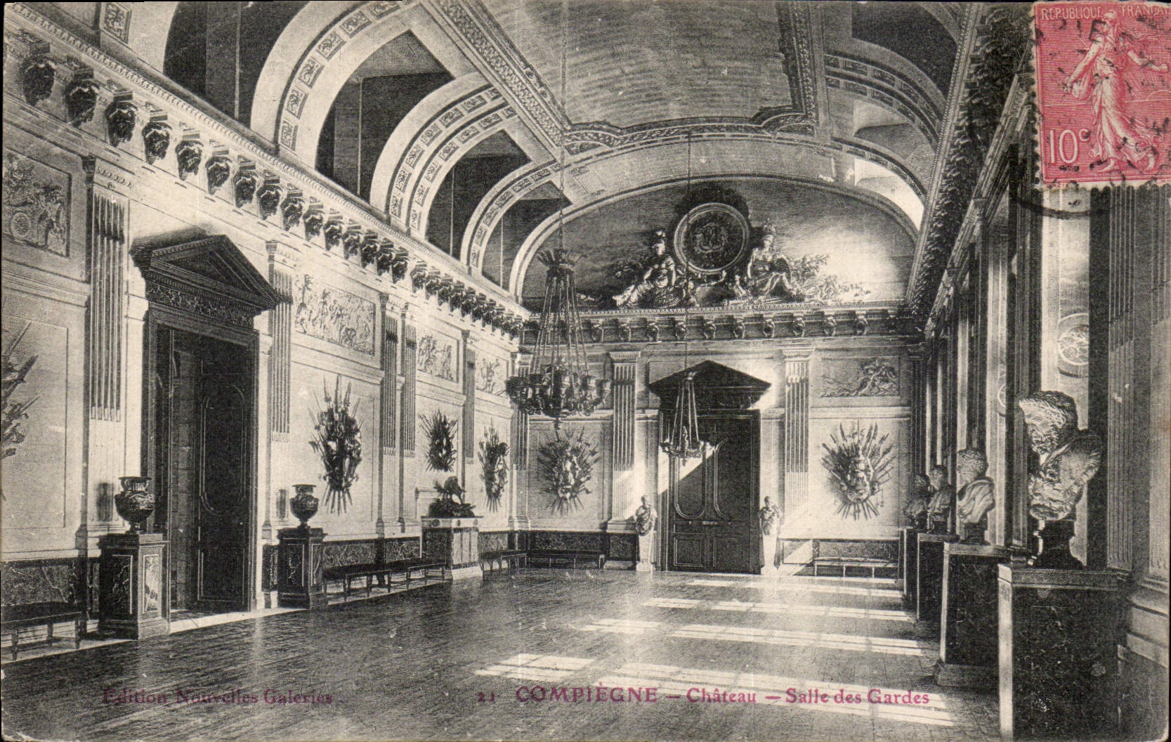 CPA Compiegne Chateau Salle des Gardes 