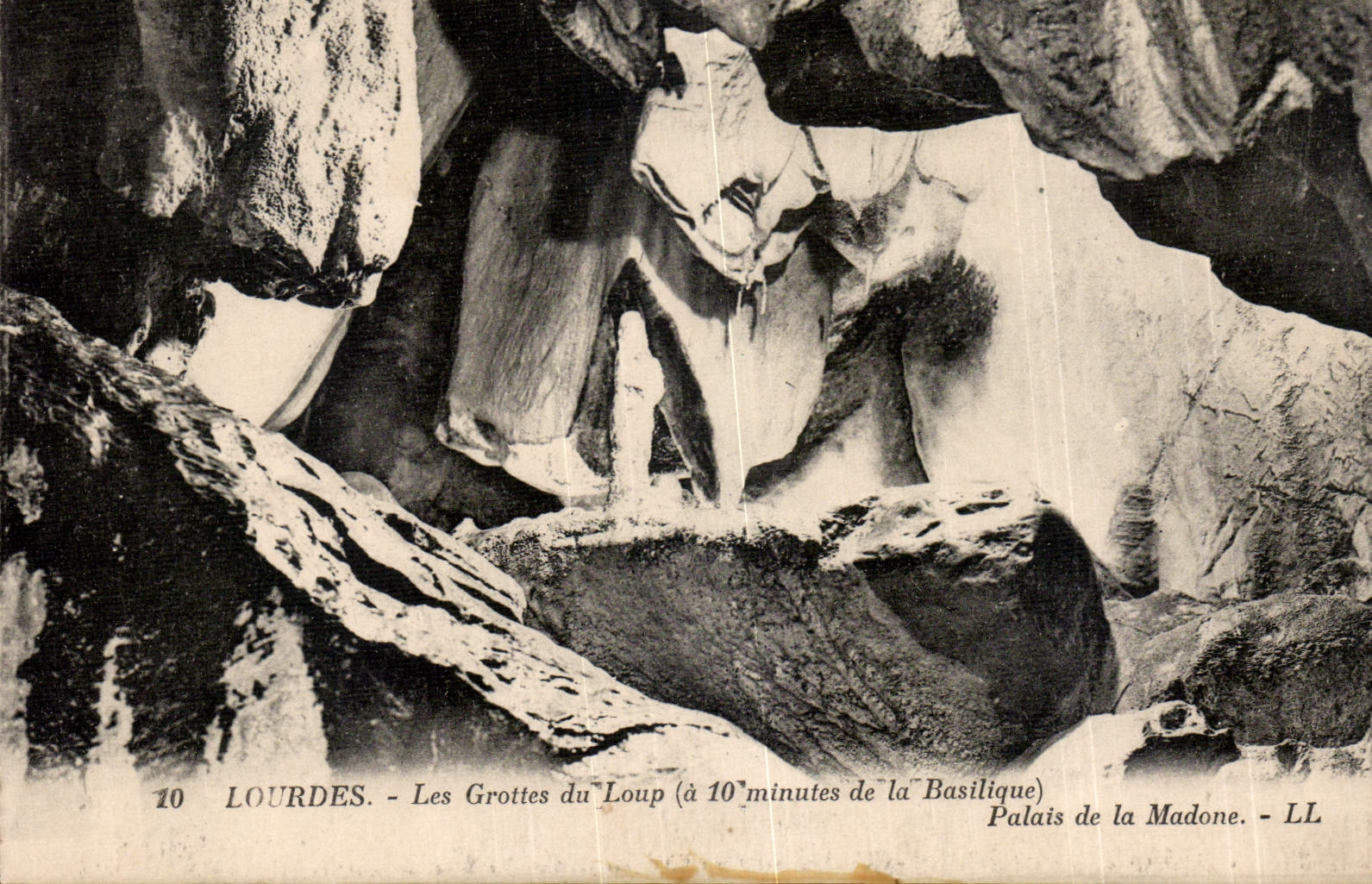 CPA Lourdes les Grottes du loup Palais de la Madone 