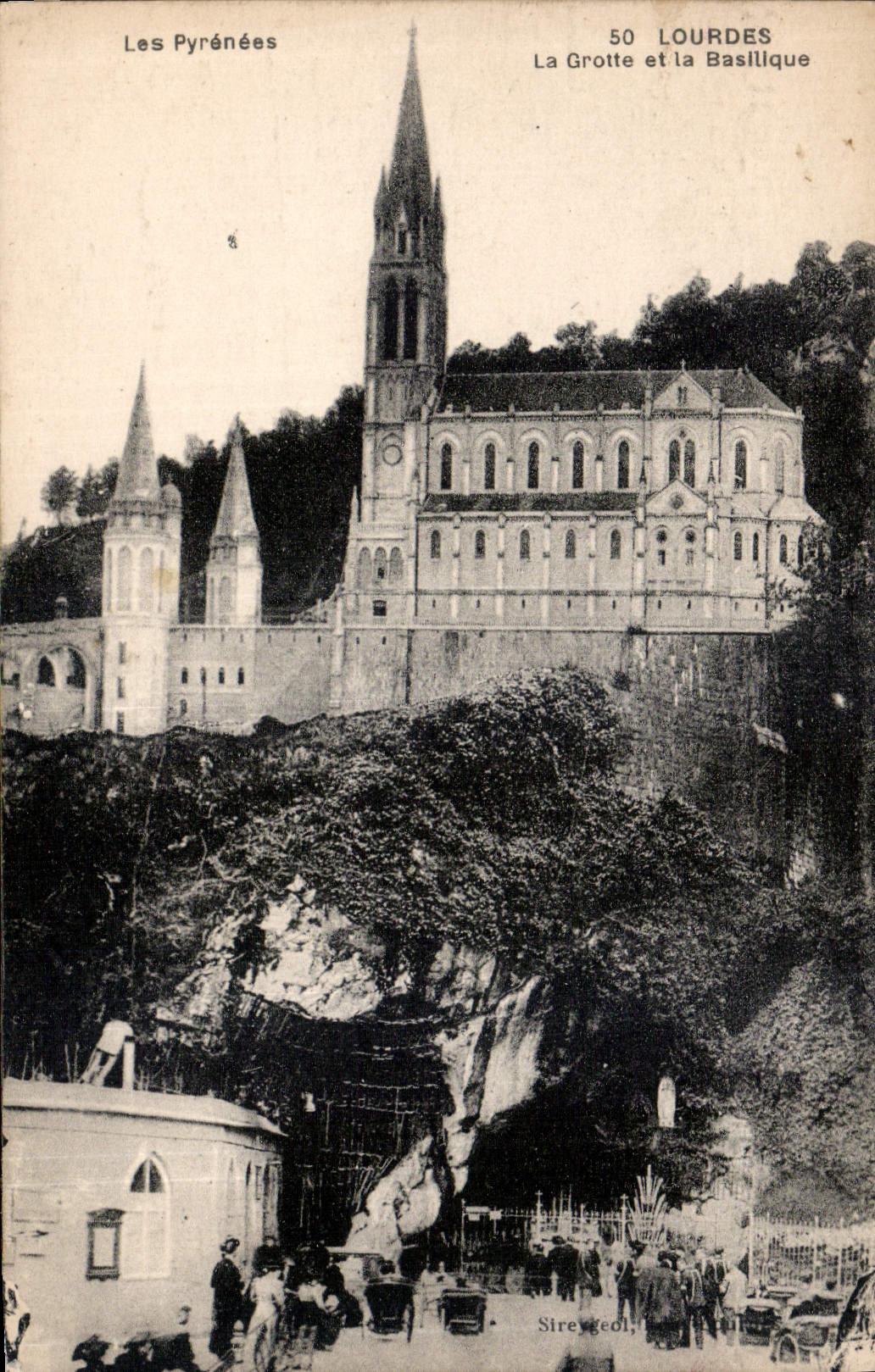 CPA Les Pyrenees Lourdes la Grotte et la Basilique 