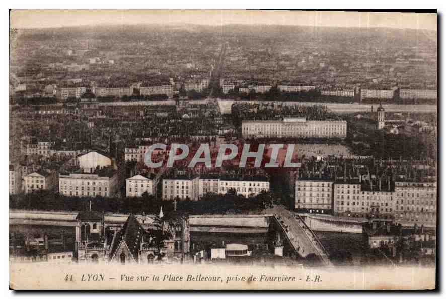 CPA Lyon vuela Place Bellecour prise de Fourviere  sur 