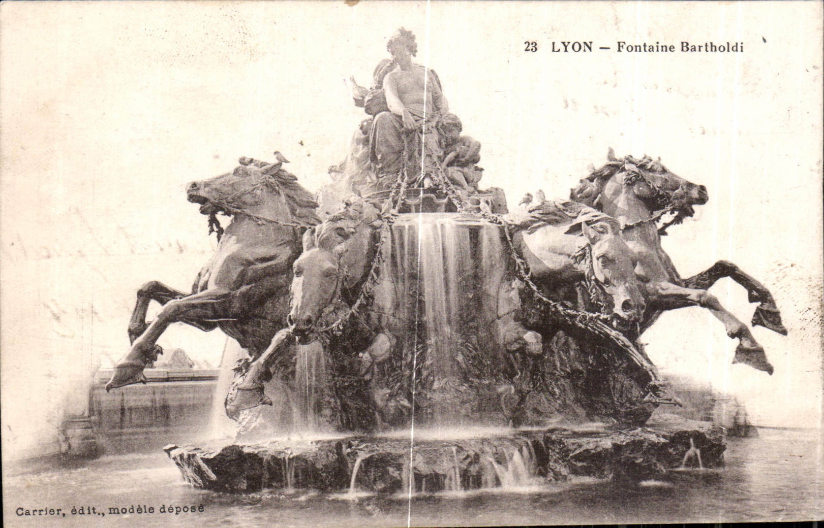 LYON — Fontaine Bartholdi — Carrier, édit., modèle déposé