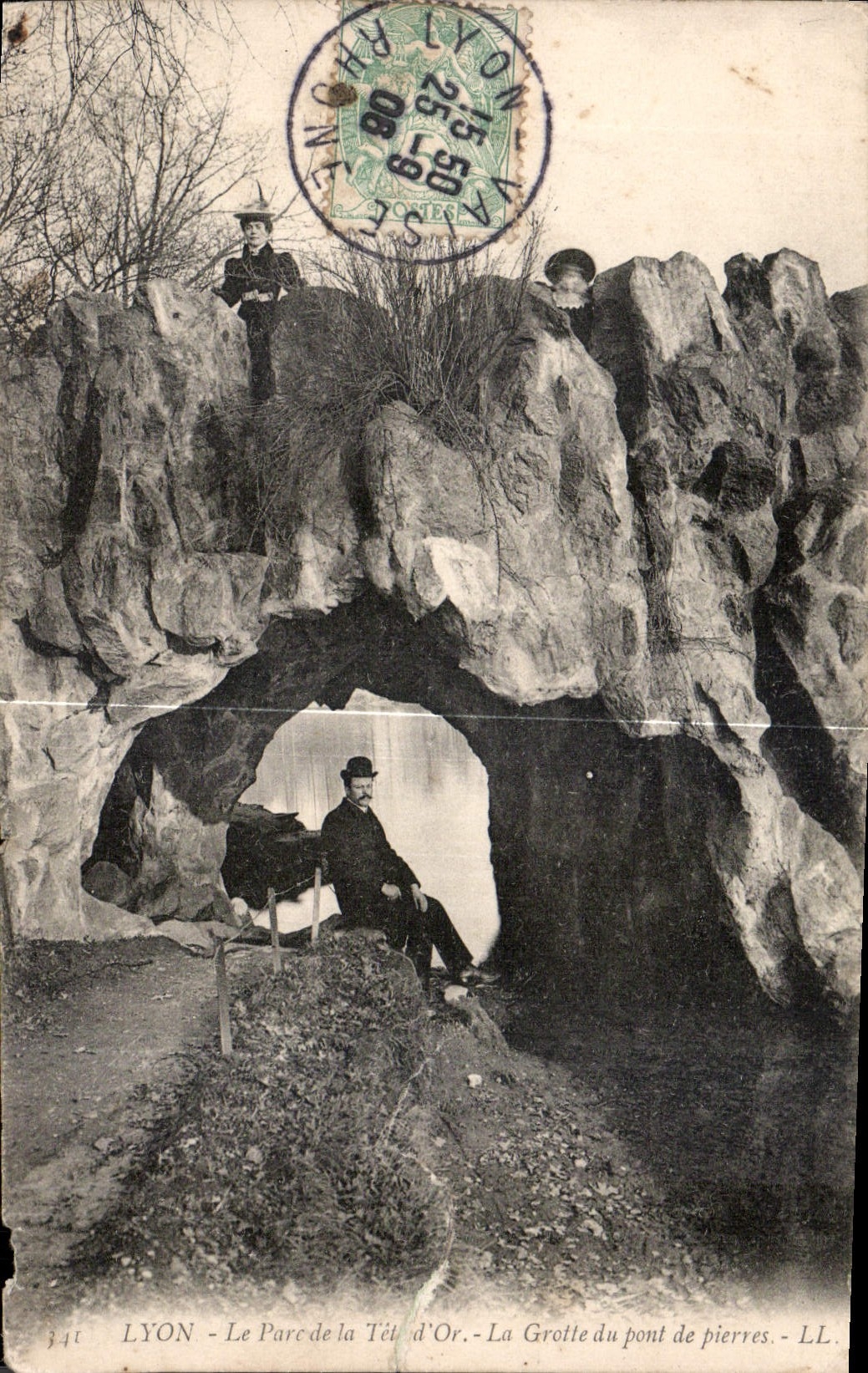 CPA Lyon le Parc de la Tete d'Or la Grotte du pont de pierres 