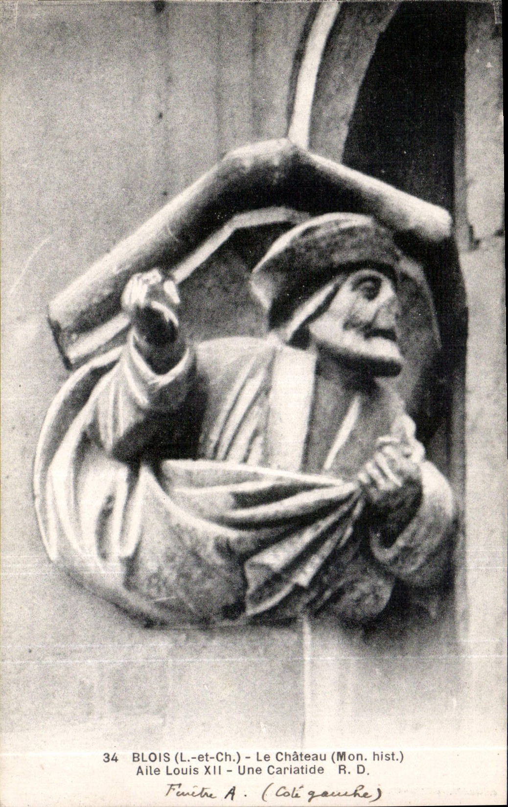 CPA Blois L et Ch Le Chateau Mon Aile Louis XII Une Cariatide 