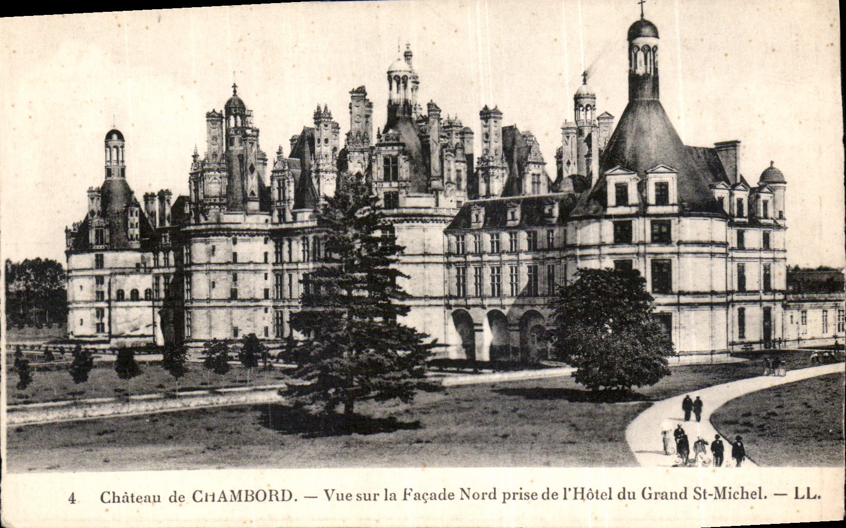 Schloss CHAMBORD — Ansicht der Nordfassade vom Hotel du Grand St-Michel — LL.