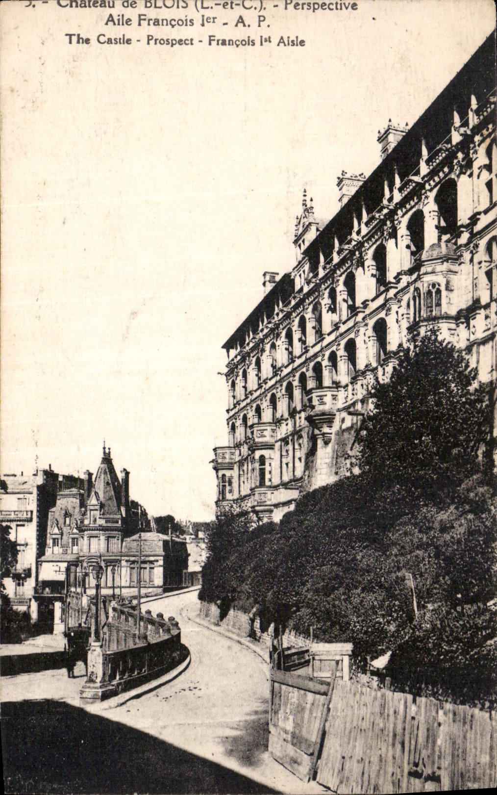 CPA Chateau de Blois L et C Perspective Aile Francois I 