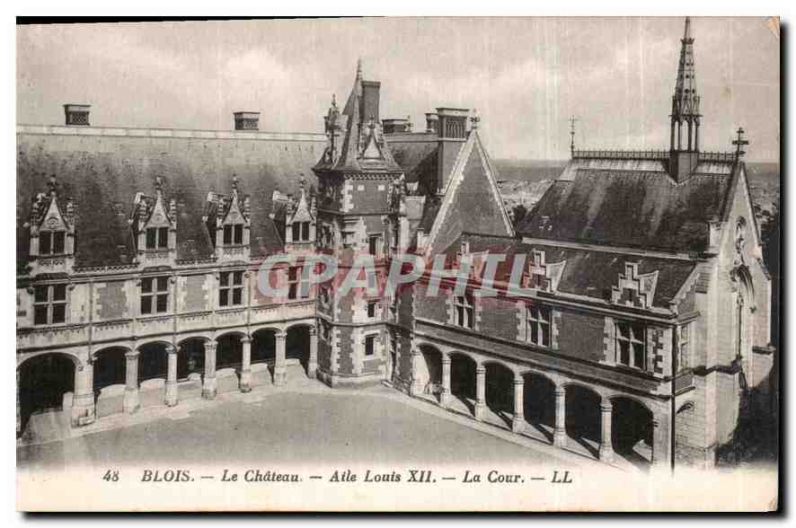 Blois — Le Château — Aile Louis XII — La Cour — LL