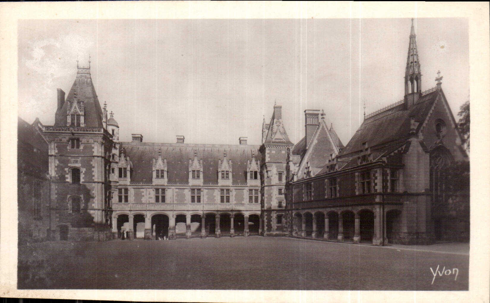CPA La Douce France Chateaux de la Loire Chateau de Blois Aile Louis XII et la Chapelle 