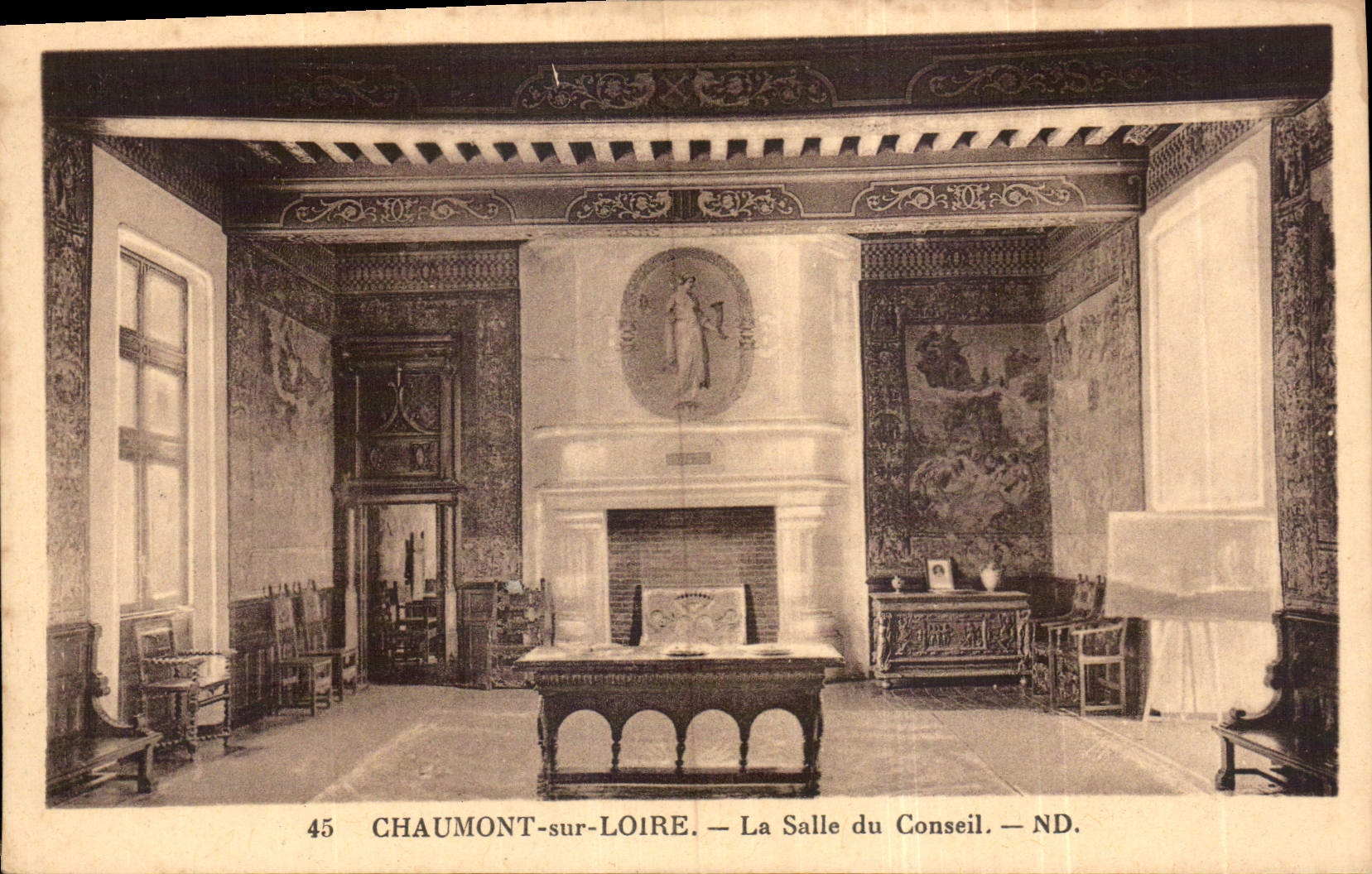 CPA Chaumont sur Loire La Salle du Conseil 