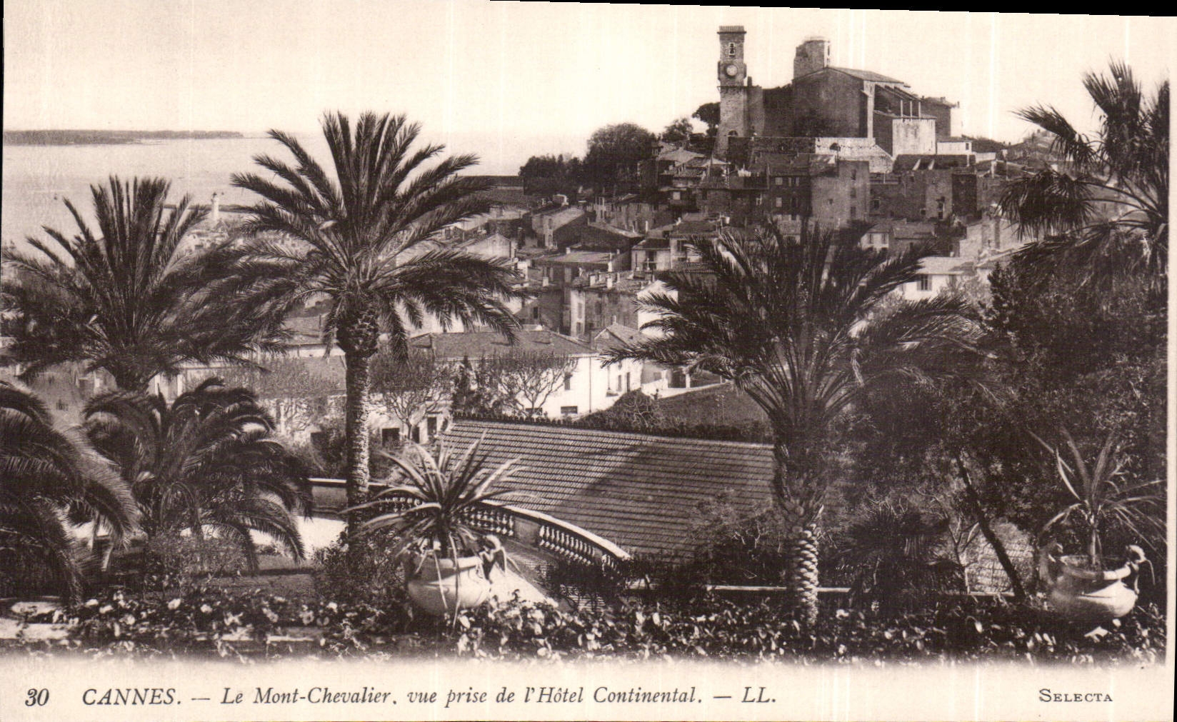 CPA Cannes Le Mont Chevalier vue prise de l'Hotel Continental 