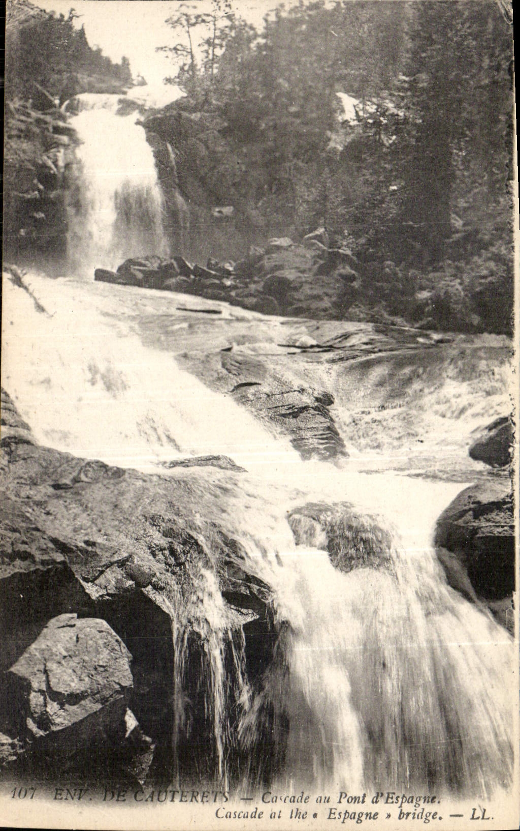 CPA Env de Cauterets Cascade au Pont d'Espague 