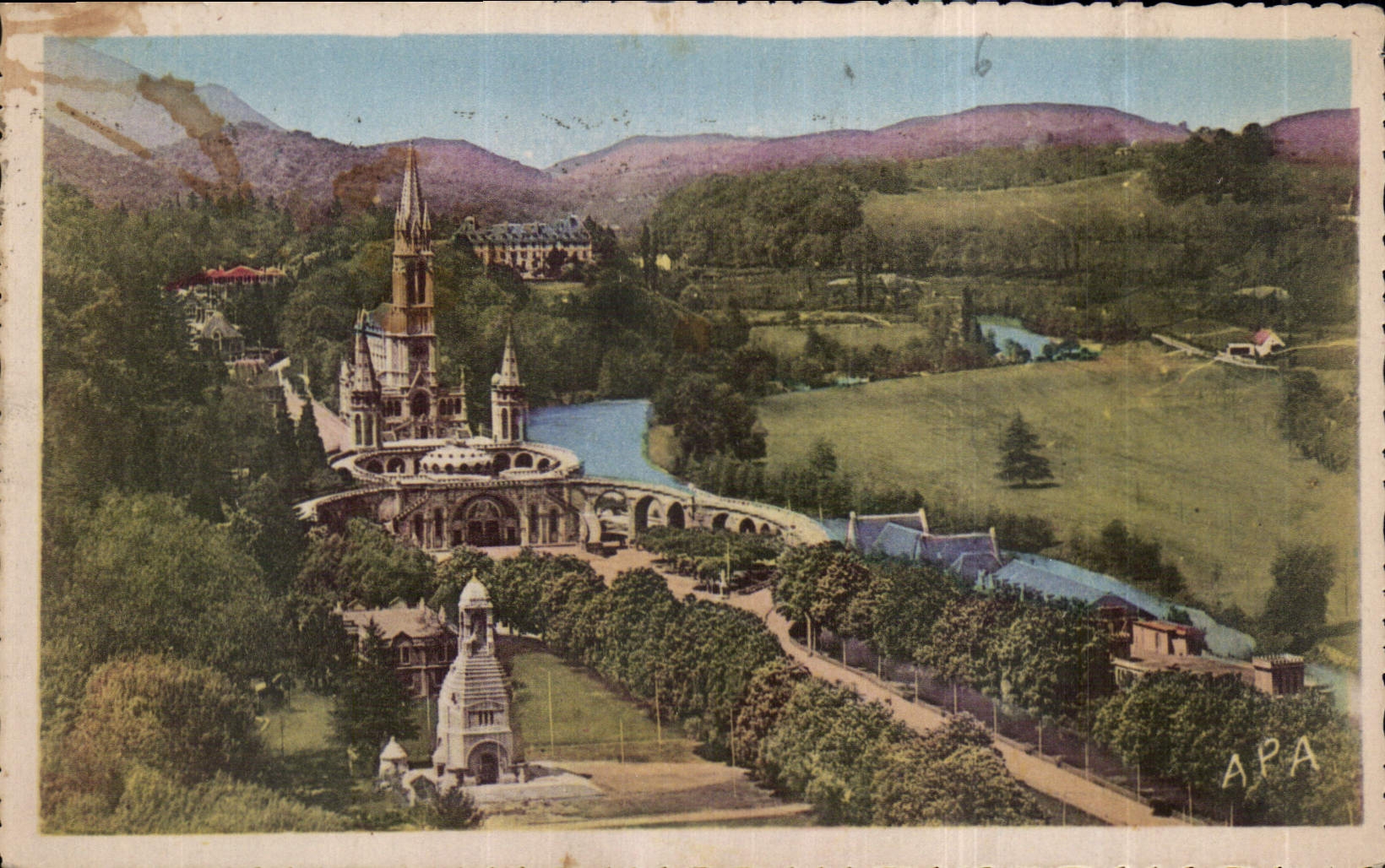 CPA Lourdes H P La Basilique vue du Chateau Fort 