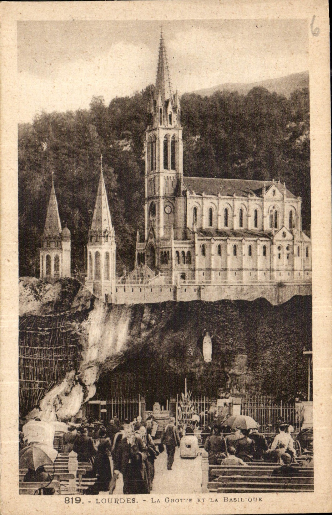 CPA Lourdes La Grotte et la Basilique 