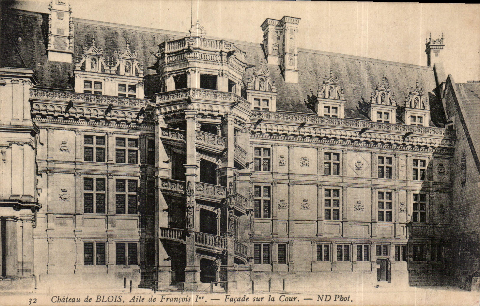 CPA Chateau de Blois Aile de Francois I Facade sur la Cour 