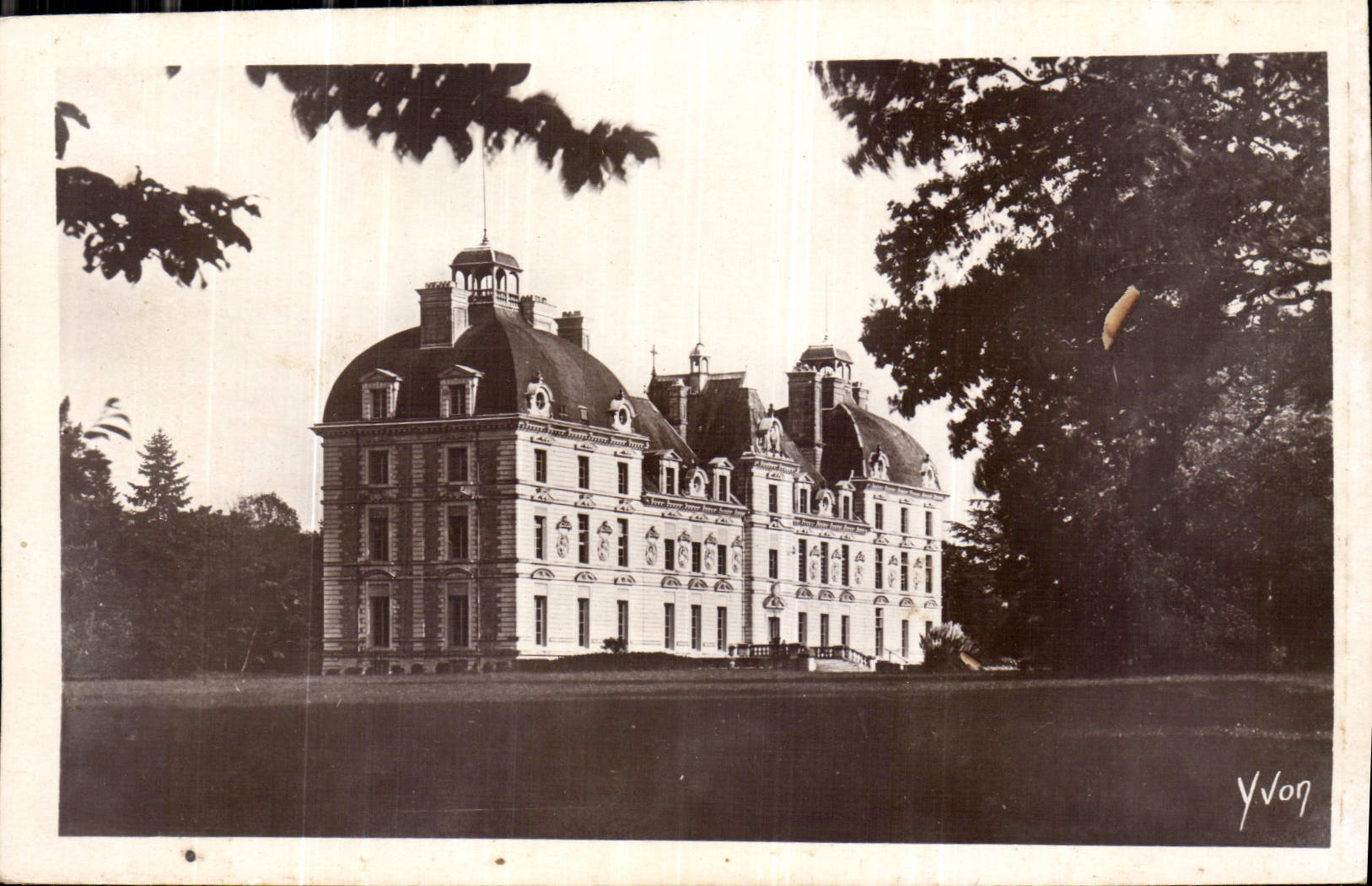 Château de Cheverny — Châteaux de la Loire — Éditions d'Art Yvon, Paris