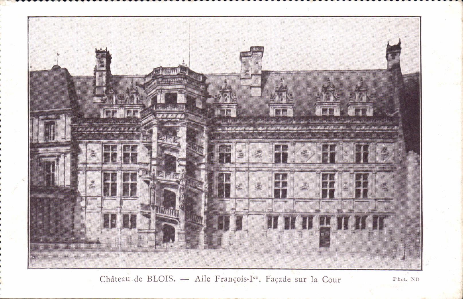 Château de BLOIS — Aile François-Ier. Façade sur la Cour — Phot. ND