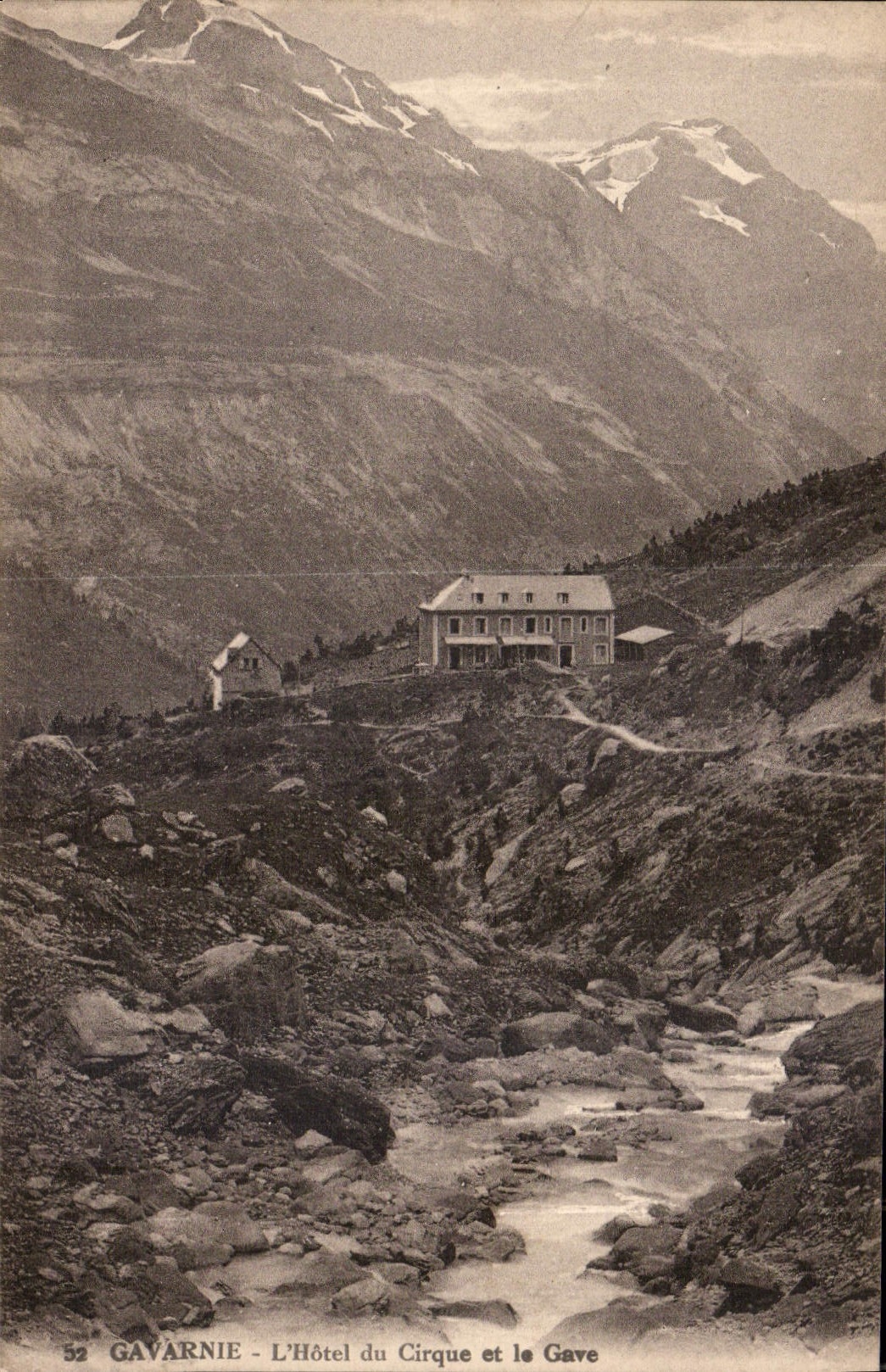 CPA Gavarnie l'Hotel du Cirque et le Gave 