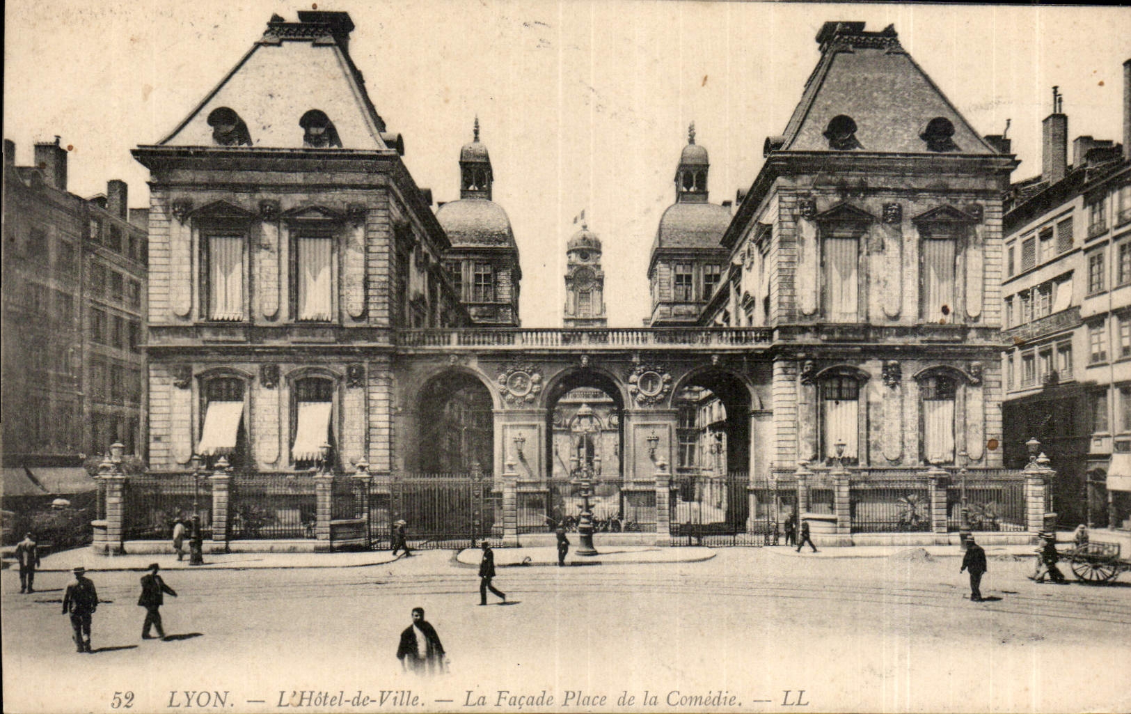 CPA Lyon l'Hotel de ville la facade place de la Comedie 