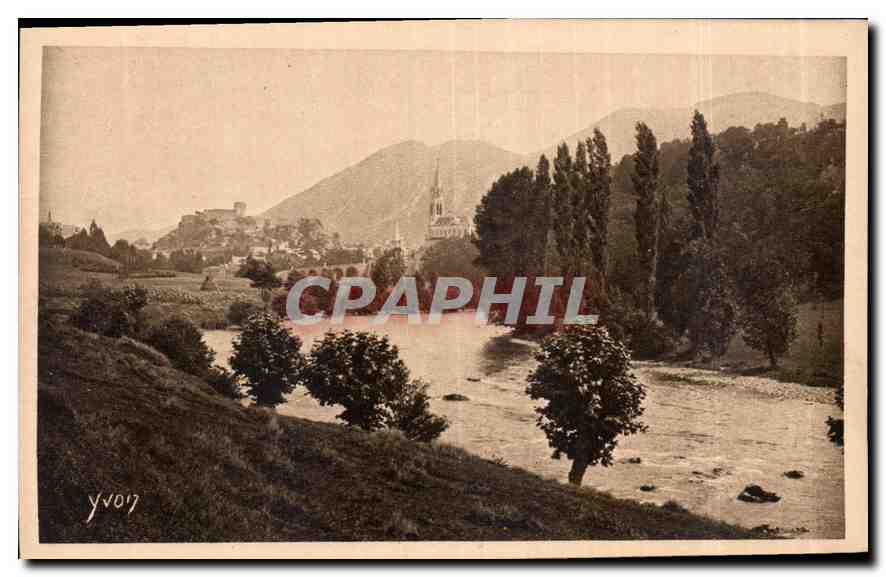 CPA La Douce France les Pyrenees vue generale de Lourdes 