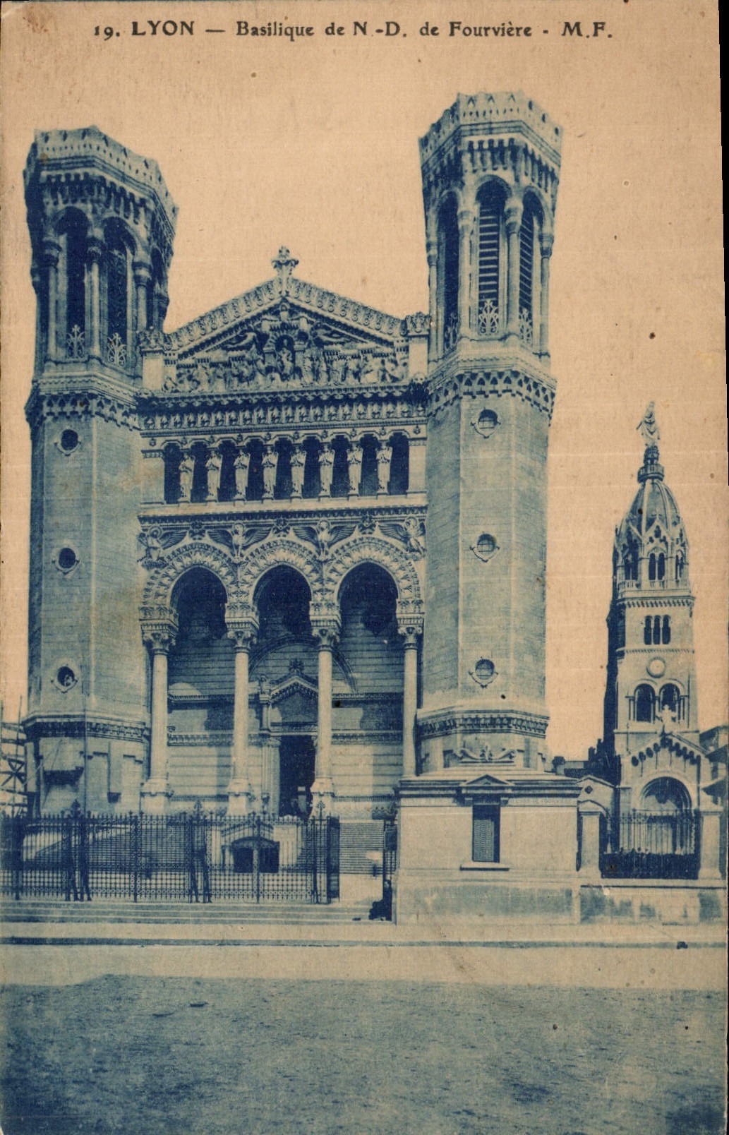 CPA Lyon Basilique de N D de Fourviere 