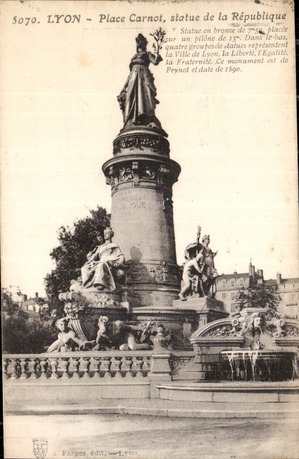 CPA Lyon Place Carnot statue de la Republique 