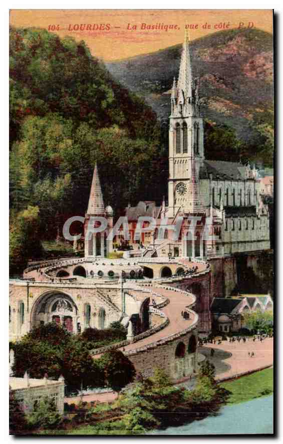 CPA Lourdes La Basilique vue de cote 