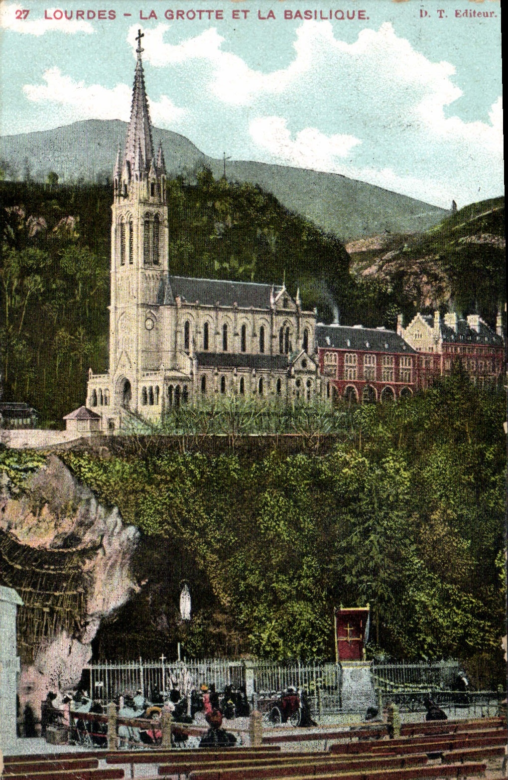 CPA Lourdes La Grotte et la Basilique 