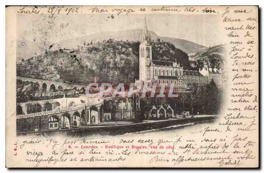 CPA Lourdes Basilique et Rosaire vue de cote 