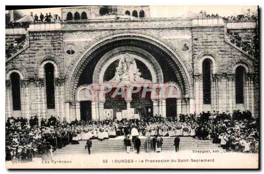 CPA Lourdes La Procession du Saint Sacrement 